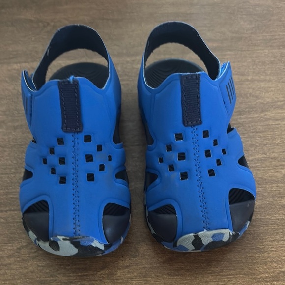 Wonder Nation Blue Sandals with Adjustable Strap and Ventilation - Picture 2 of 5